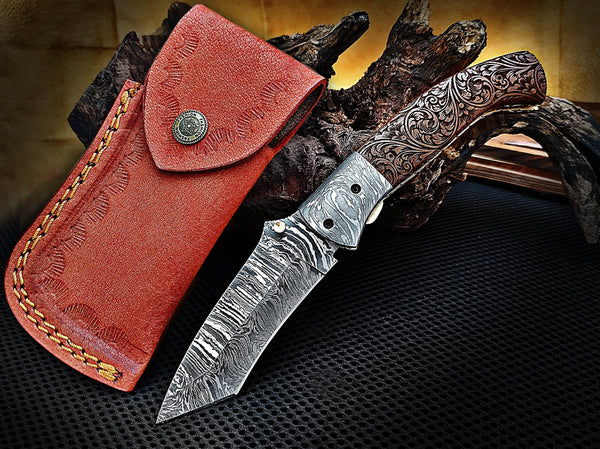 Couteau de poche pliant Tanto en bois de noyer gravé à la main et traversin en Damas 8,50 pouces en acier Damas fabriqué à la main sur mesure avec étui en cuir Cadeau parfait pour tous les temps CLKFOL1118